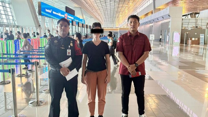 wn swiss ditangkap karena overstay saat hendak terbang ke malaysia dari bandara iskandar muda aceh besar istimewa 169